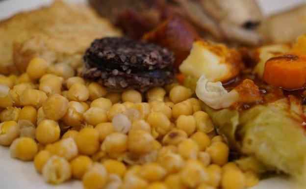 Arroyo echa los garbanzos a remojo para su II Ruta del Cocido