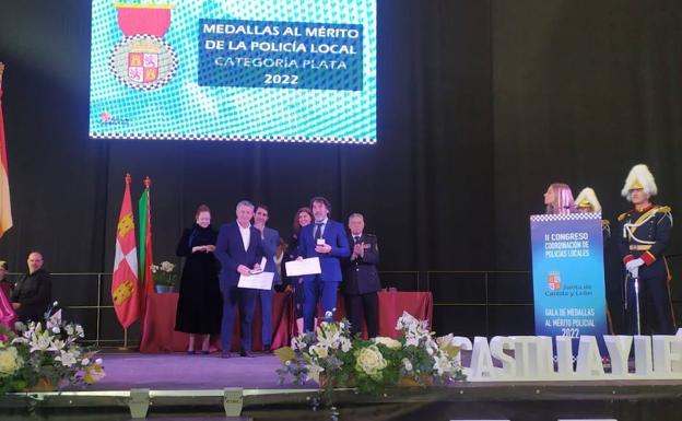 Una medalla al mérito policial de Arroyo