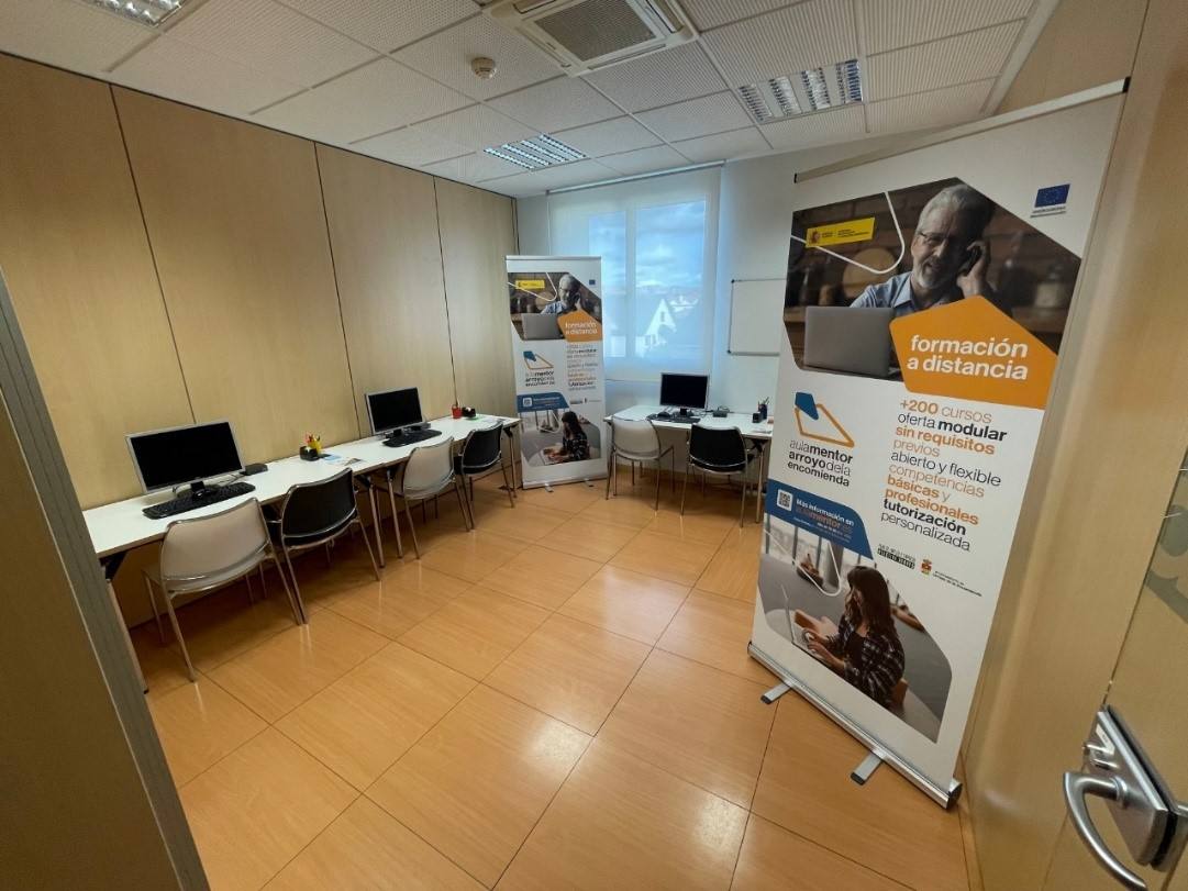 Arroyo pone en funcionamiento el Aula Mentor