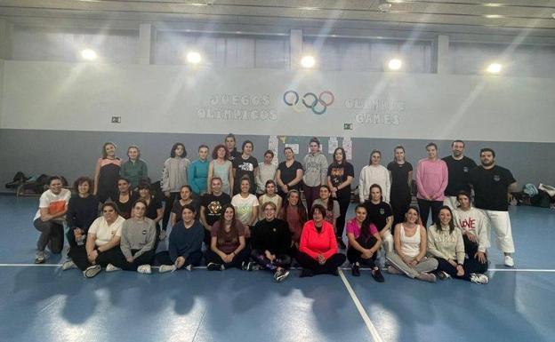 Las mujeres arroyanas aprenden autodefensa