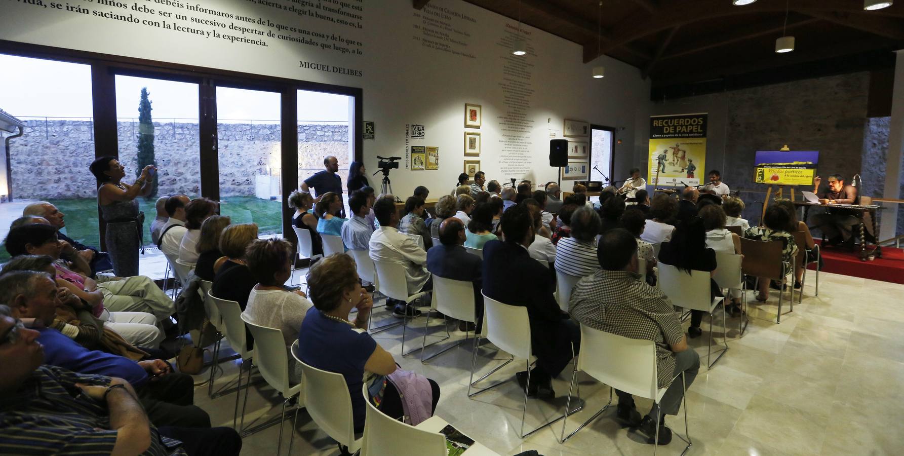 Primera Velada Poética 'A la sombra del ciprés'