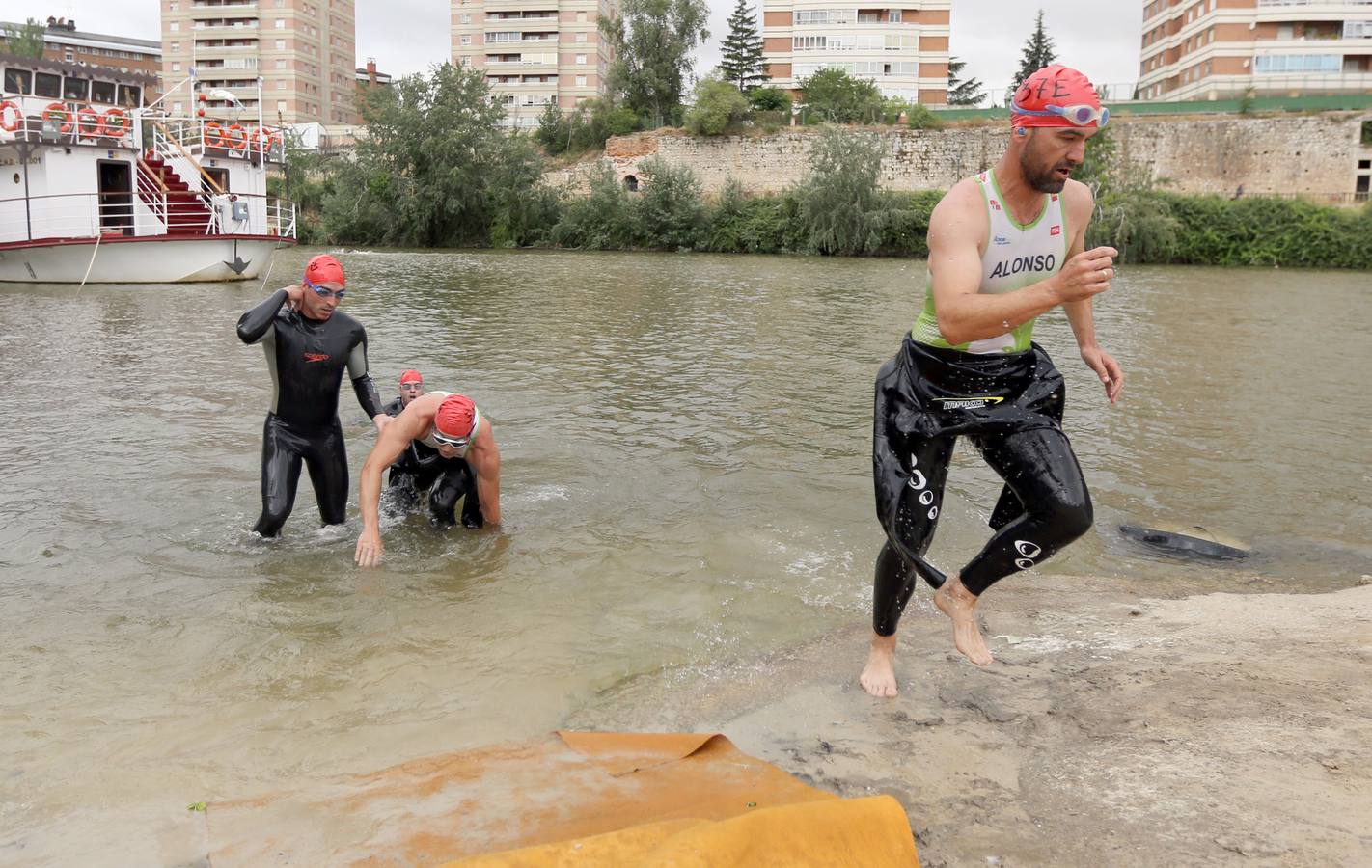 Valladolid celebra el I Triatlón por equipos Playa de las Moreras