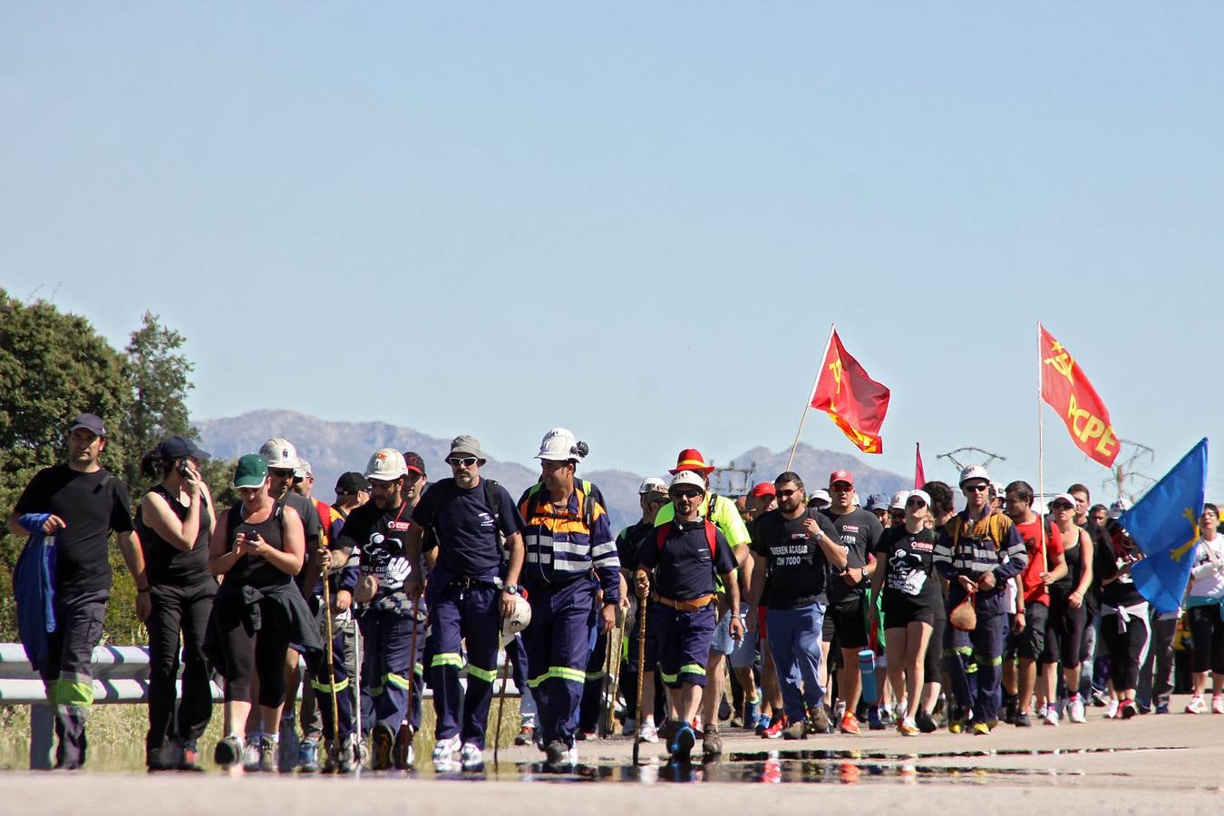 Marcha de mineros de la Hullera Vasco Leonesa desde La Robla a León