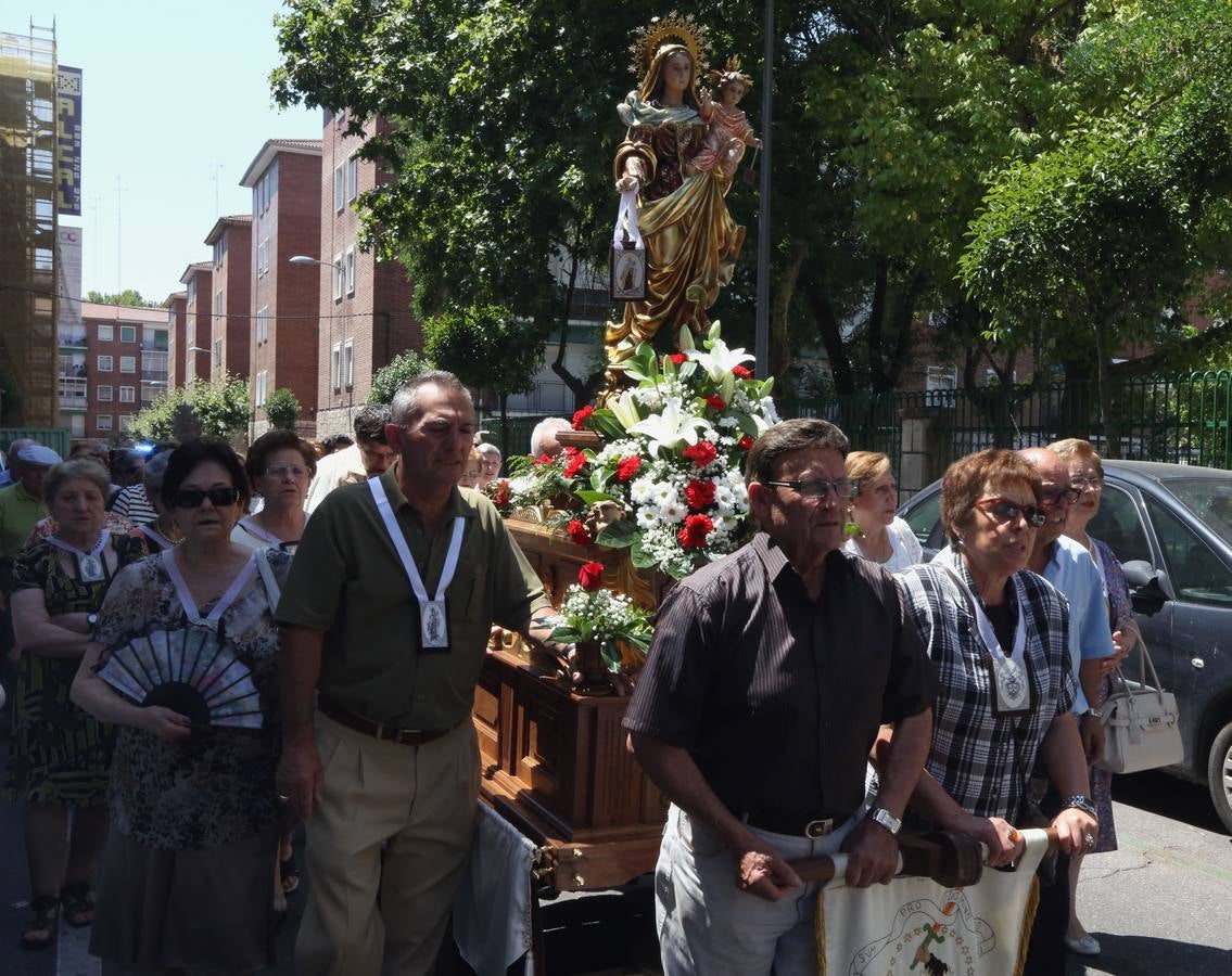 Procesión de la Virgen del Carmen en el barrio Cuatro de Marzo de Valladolid