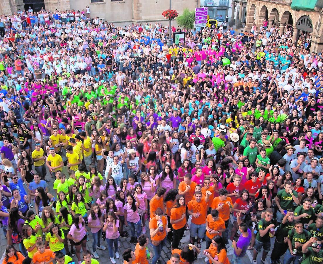 Las peñas dan el pistoletazo de salida a las fiestas de la Virgen del Castañar de Béjar (Salamanca)