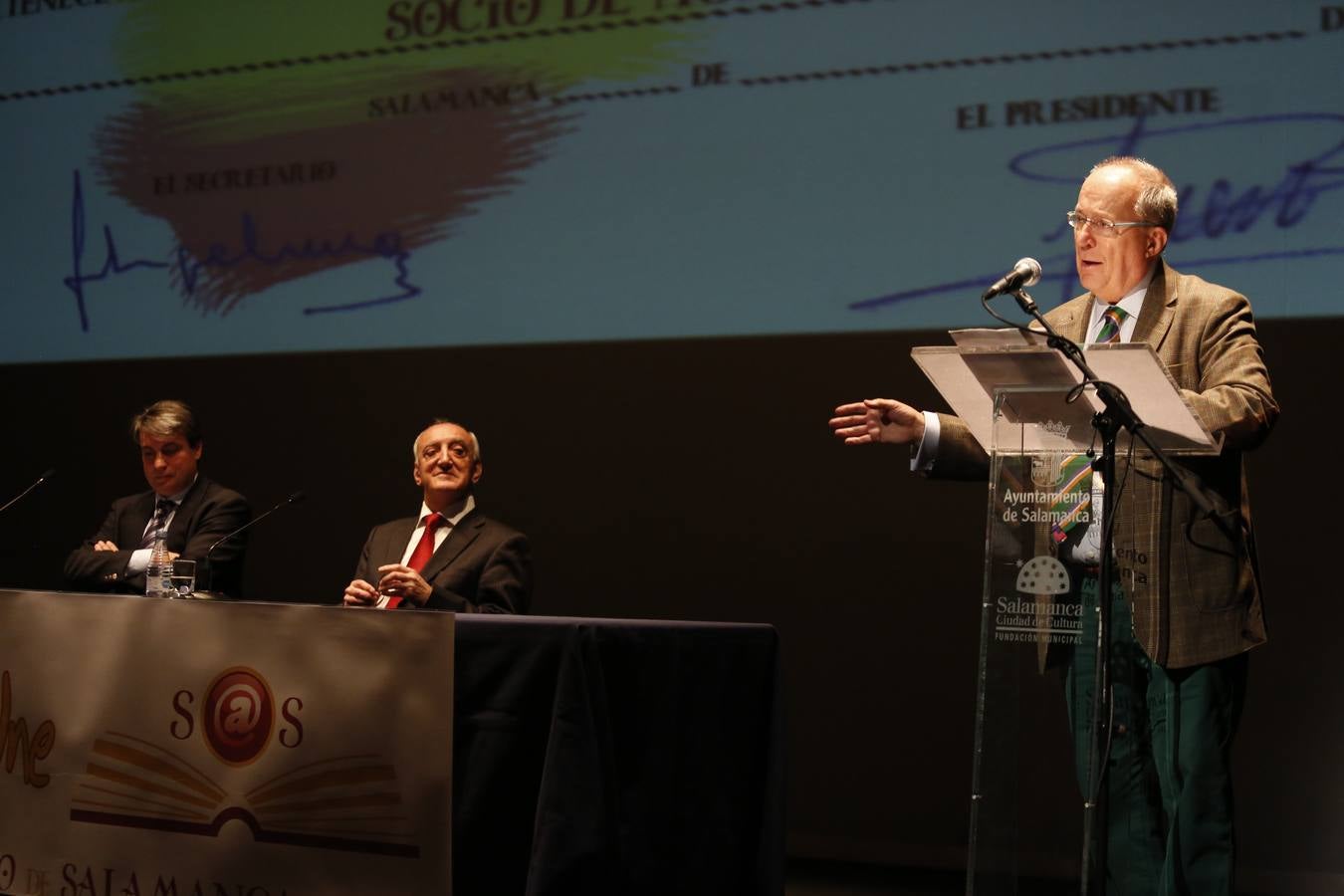 Clamor por la unidad del Archivo de Salamanca en el Teatro Liceo (1/2)