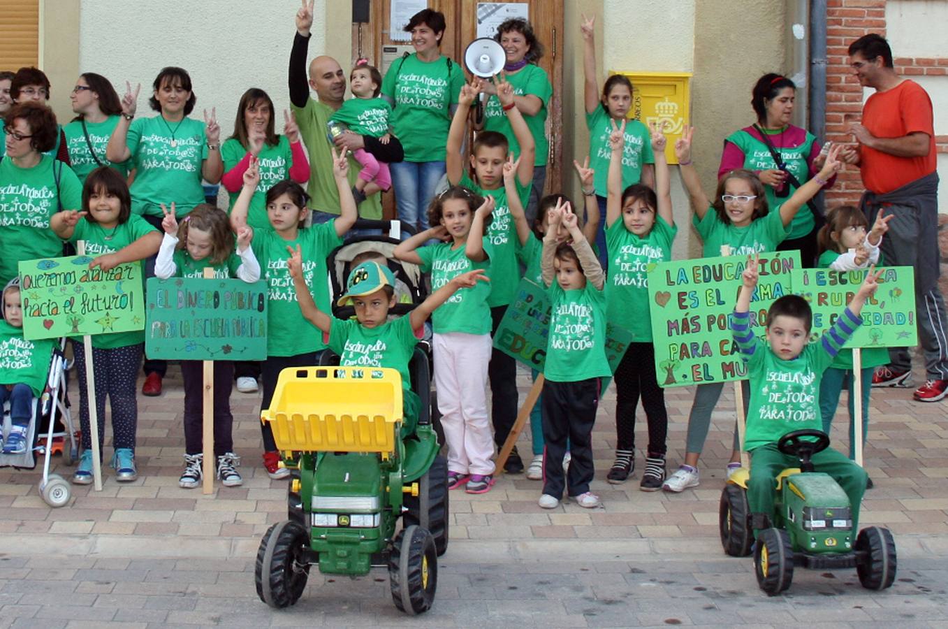 Vecinos de Mudrián (Segovia) se encierran en defensa de la escuela pública y rural