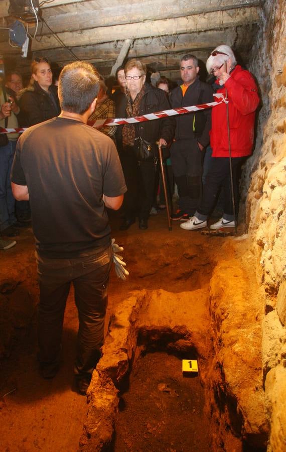 Exhumación de los cuerpos de los hermanos Macías, en Villalibre de la Jurisdicción (León)