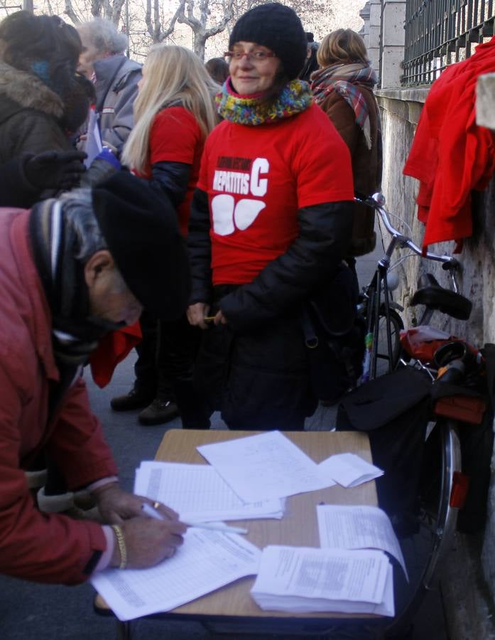 Afectados por la hepatitis C se manifiestan en Valladolid
