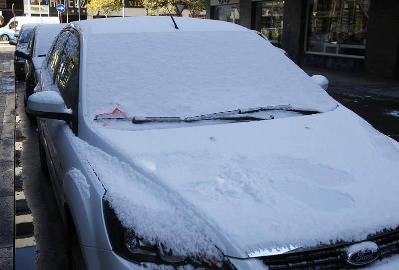 Palencia amanece con una fina capa de nieve