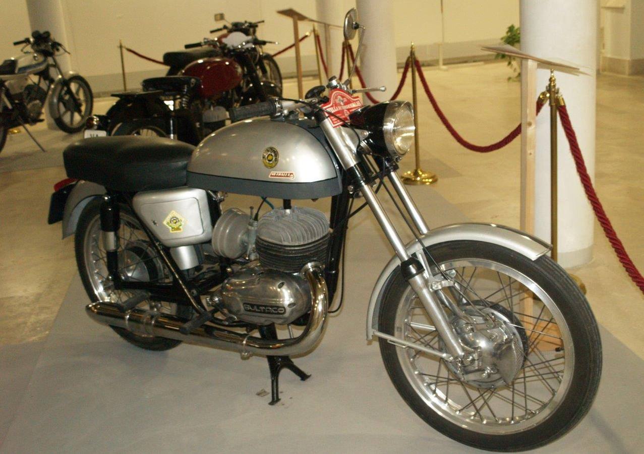 Exposición sobre evolución de la moto en Íscar con motivo de la XXIII Concentración Motera Las Nieblas