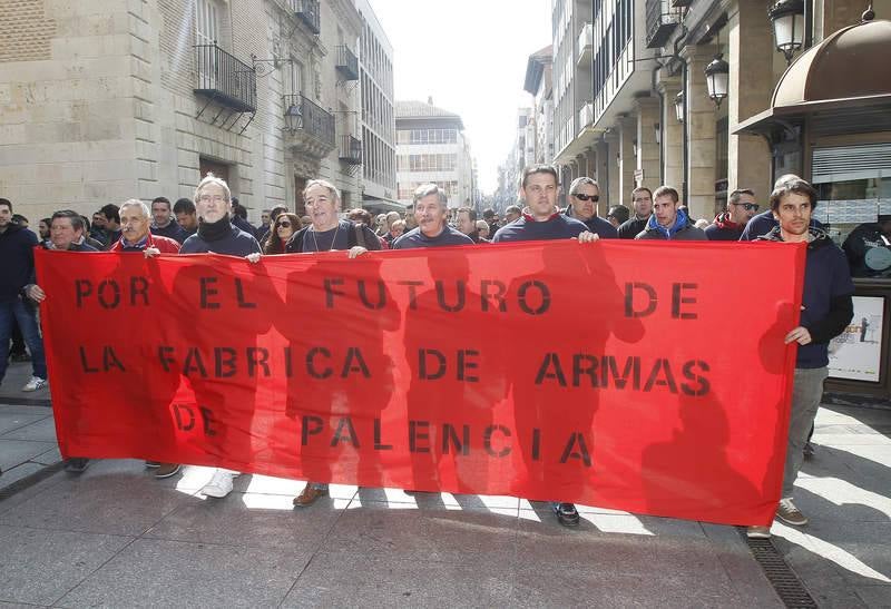 Trabajadores de la Fábrica de Armas de Palencia se manifiestan por el futuro de la empresa