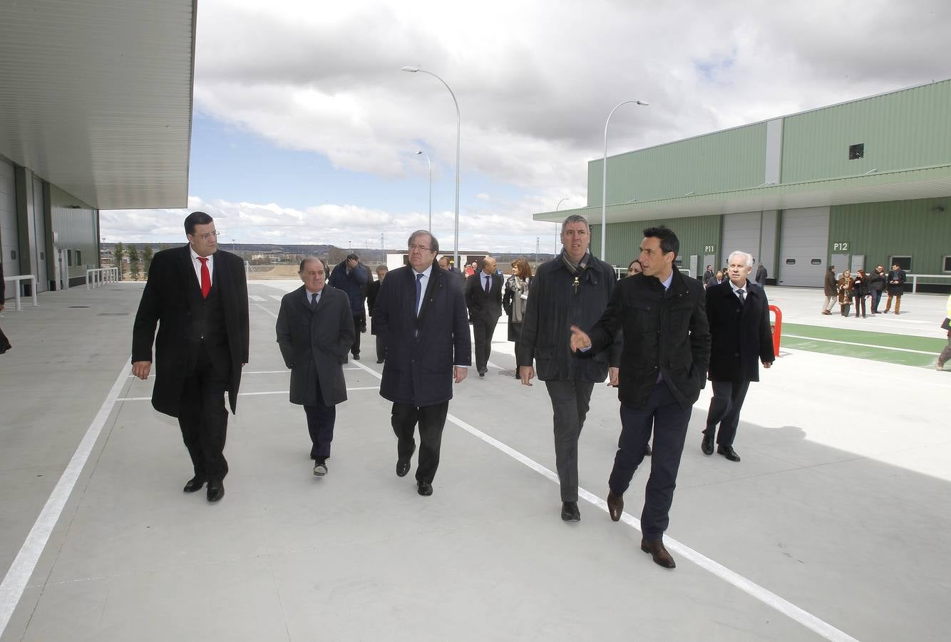 El presidente de la Junta visita el Parque de Proveedores de Renault en Villamuriel de Cerrato (Palencia)