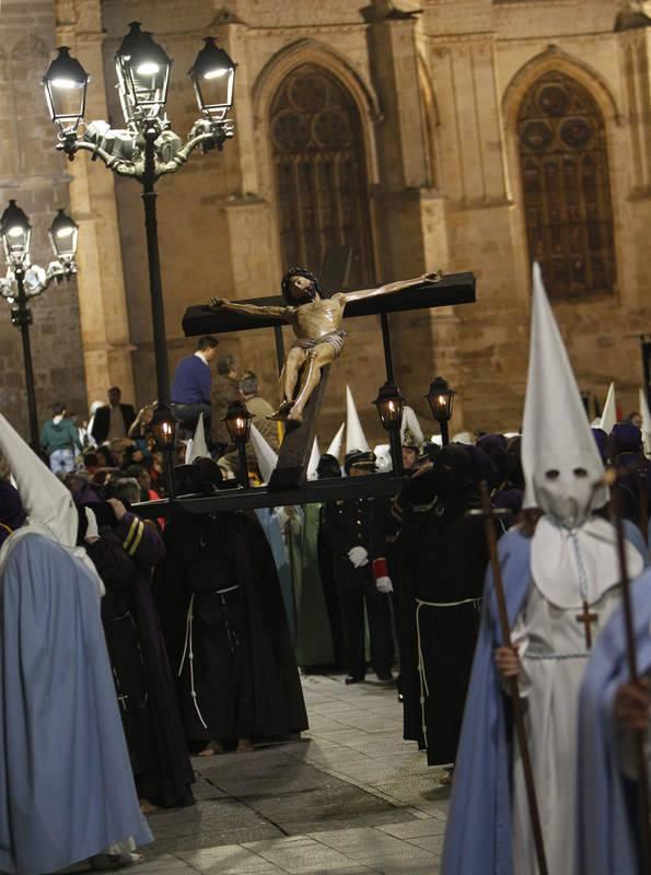 Procesión del Cristo de los Doctrinos y la Virgen de la Amargura en Salamanca