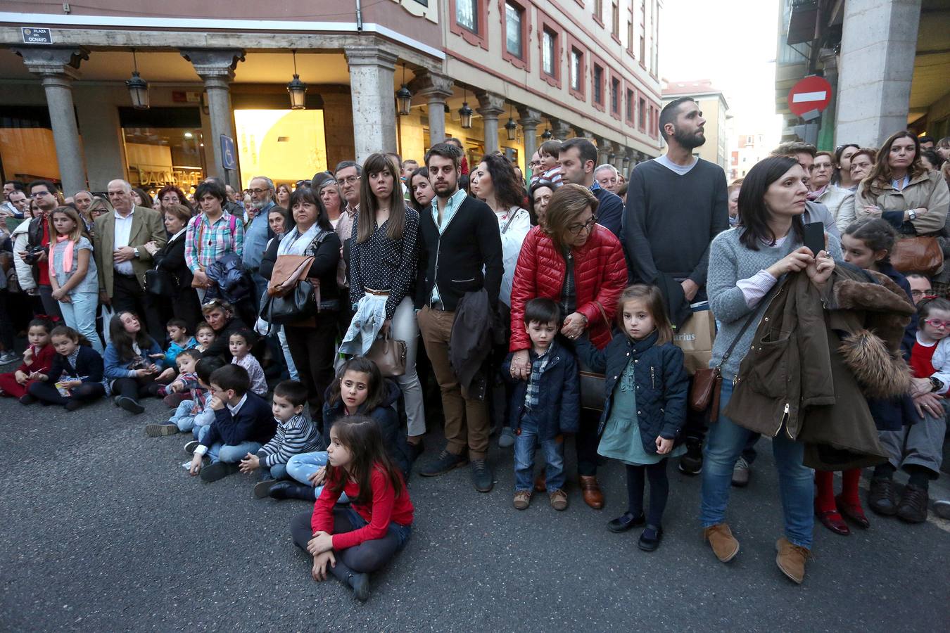 Si estuviste en la Procesión del Rosario del Dolor, búscate en la fotos (1/2)