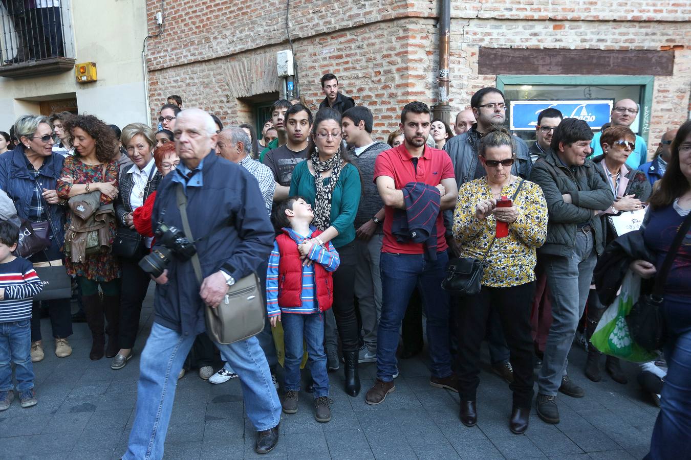 Si estuviste en la Procesión del Rosario del Dolor, búscate en la fotos (2/2)