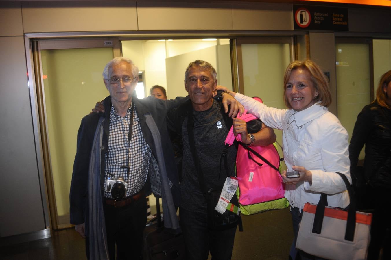 Los senderistas castellanos y leoneses que estaban en Nepal llegan a Barajas