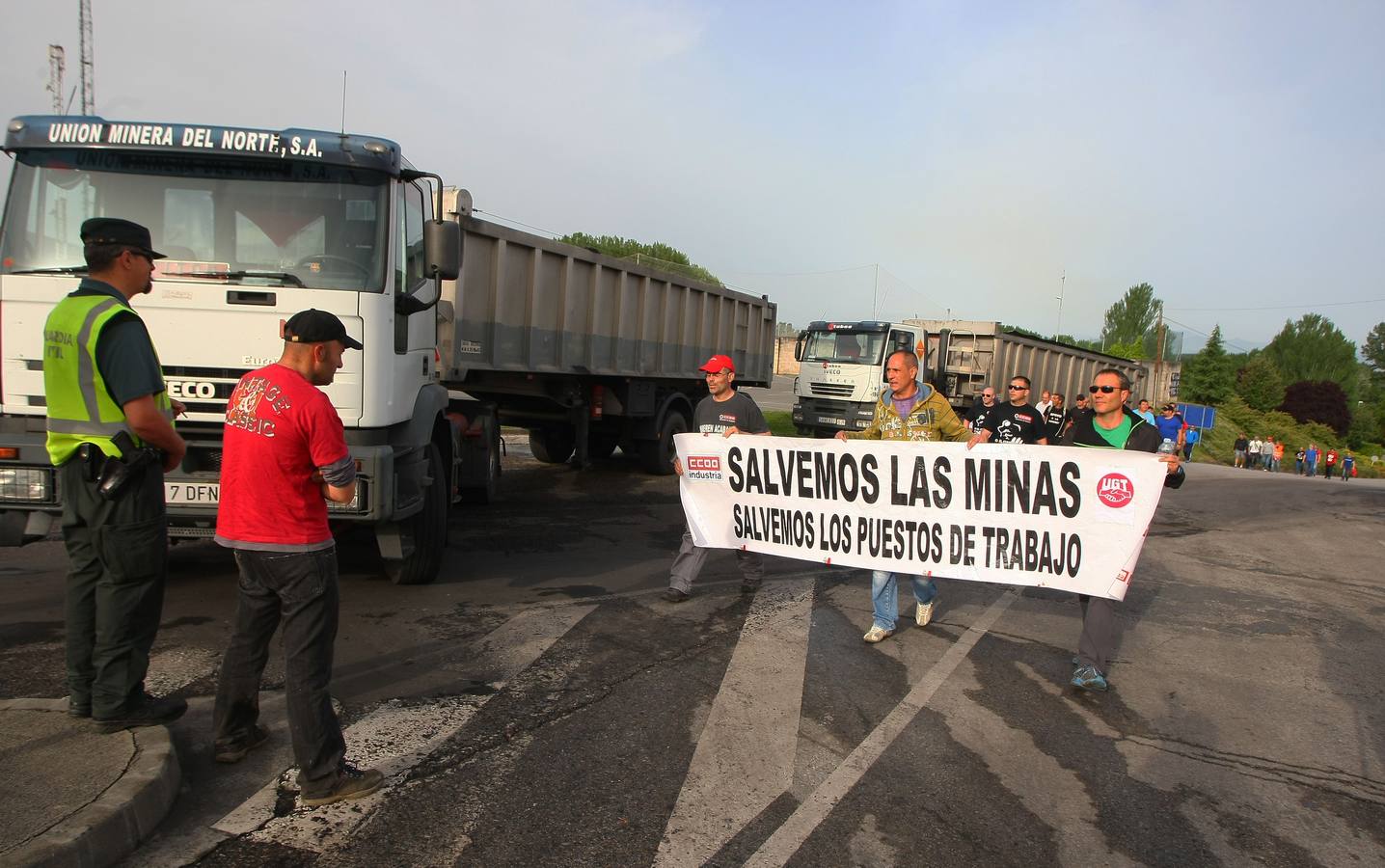 Concentración de mineros a las puertas de la central térmica de Cubillos del Sil (León)