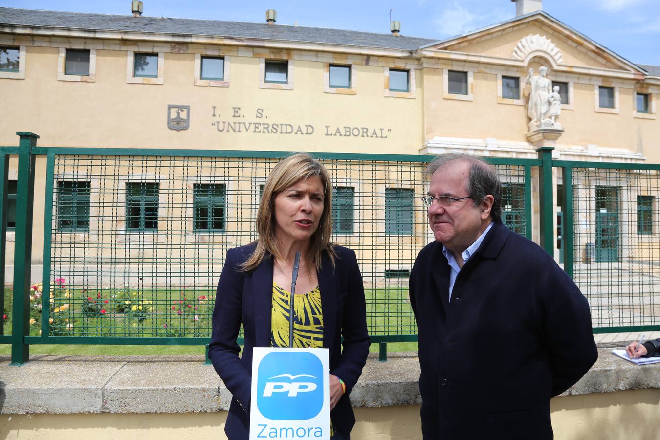 El candidato del PP a la Presidencia de la Junta, Juan Vicente Herrera, visita Zamora