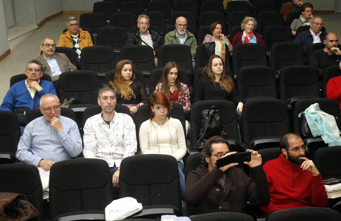 El poeta Luis Alberto de Cuenca en las V Jornadas de Poesía en Palencia