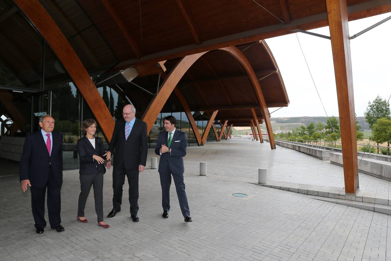 Visita del comisario europeo Phil Hogan a la Bodega de Protos en Peñafiel