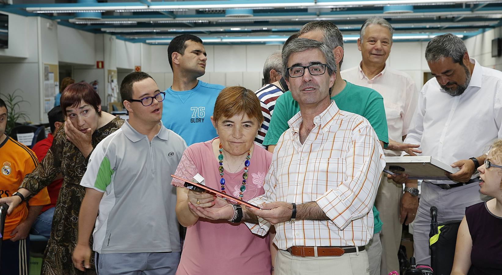 Miembros de Asprona visitan la redacción de El Norte de Castilla