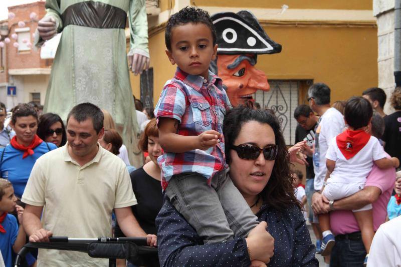 Peñafiel: chupinazo y desfile de gigantes y cabezudos