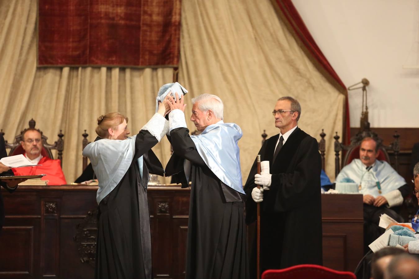 Mario Vargas Llosa es investido doctor Honoris Causa por la Universidad de Salamanca