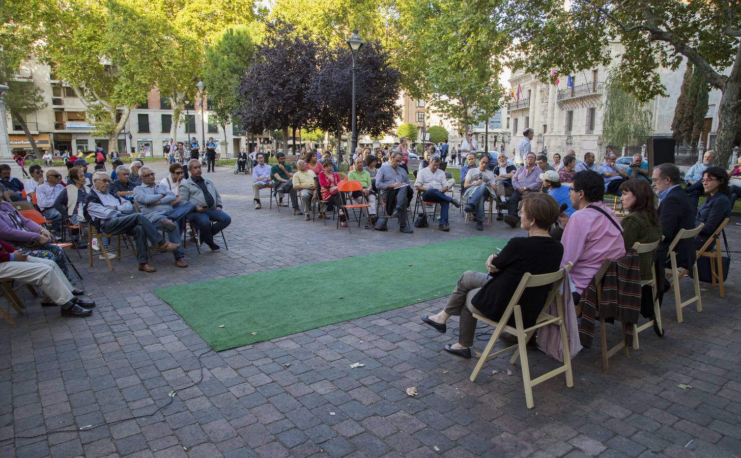 Asamblea ciudadana de Valladolid Toma la Palabra en la plaza de la Universidad