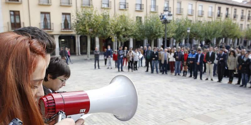 Vecinos de Guardo y Palencia se concentran contra la violencia machista