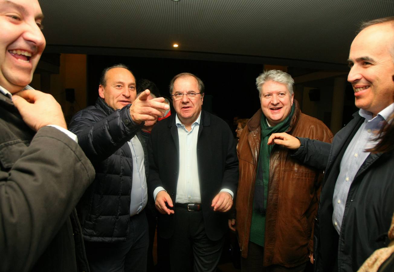 Juan Vicente Herrera participa en un mitin con Alberto Núñez Feijóo en O Barco de Valdeorras (Orense)