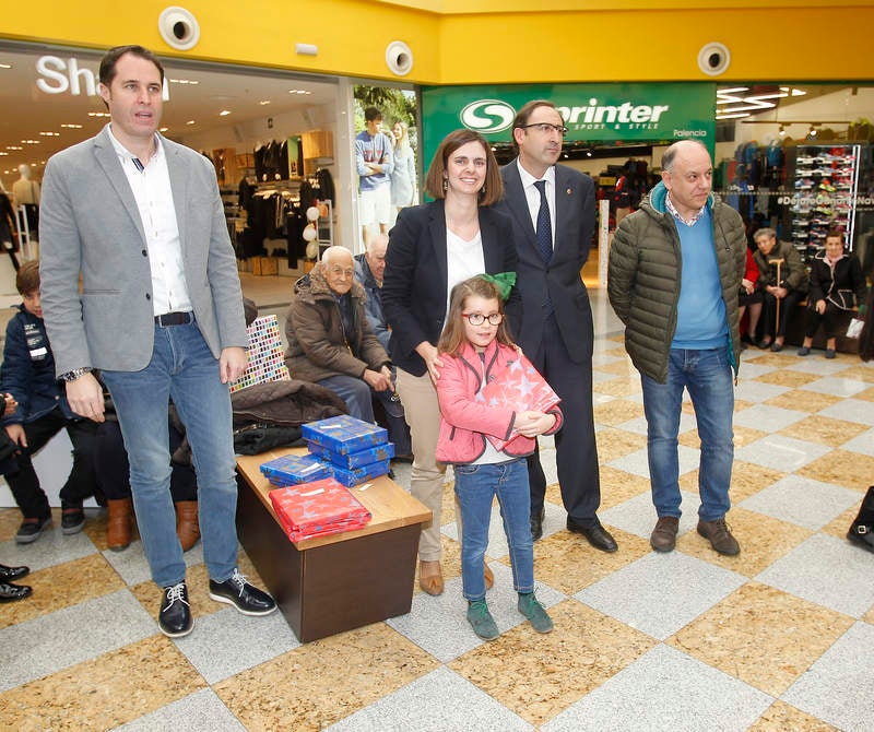 Entrega de premios del concurso de tarjetas navideñas organizado por el Centro Comercial Las Huertas de Palencia