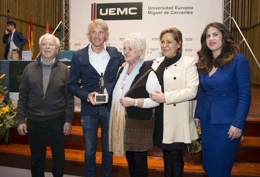 Jesús Calleja recoge el 'Premio UEMC al Personaje Público de Castilla y León que mejor Comunica'