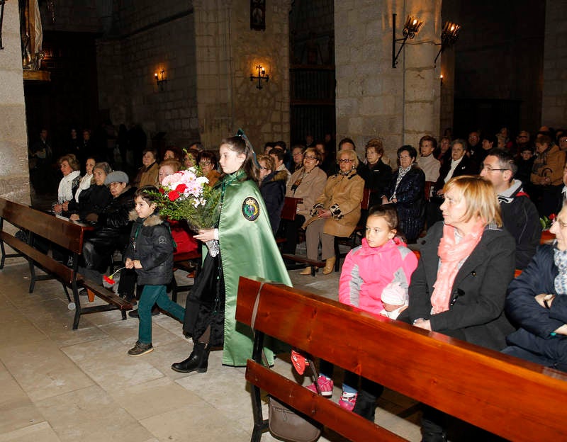 Ofrenda floral a la Virgen del Dolor en la iglesia de San Pablo de Palencia