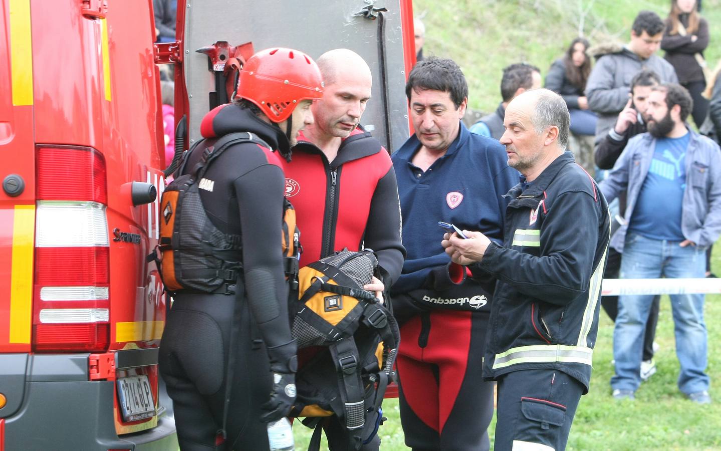 Los bomberos de Ponferrada buscan a un niño que fue arrastrado por las aguas del río Sil
