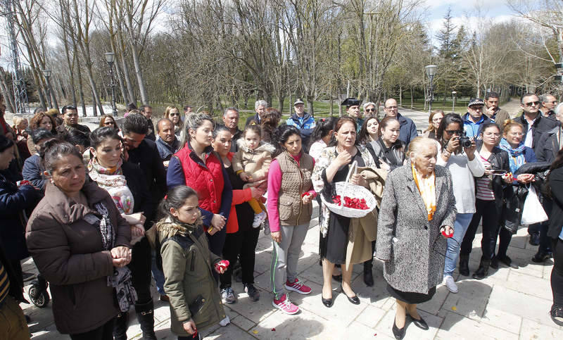 Lectura del manifiesto con motivo del Día del Pueblo Gitano en Palencia