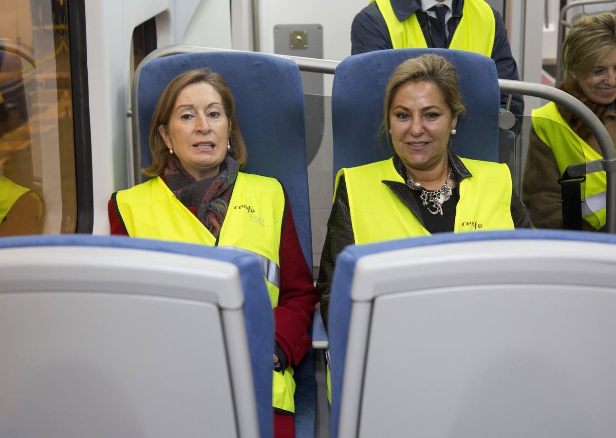 La ministra de Fomento preside en Valladolid la firma de un convenio para impartir un ciclo FP en mantenimiento de material ferroviario
