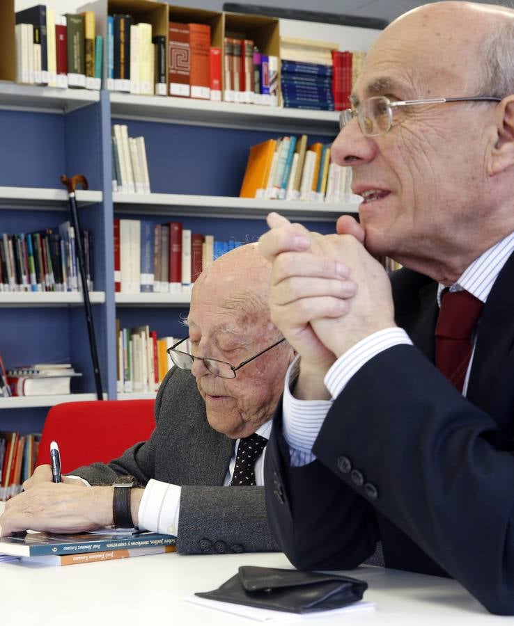 José Jiménez Lozano participa con Teófanes Egido en un encuentro con estudiantes en el centro que lleva su nombre en Parquesol