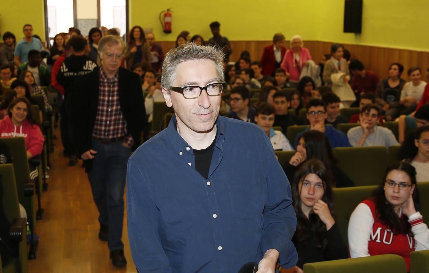 David Trueba participa en un encuentro con alumnos del IES Zorrilla