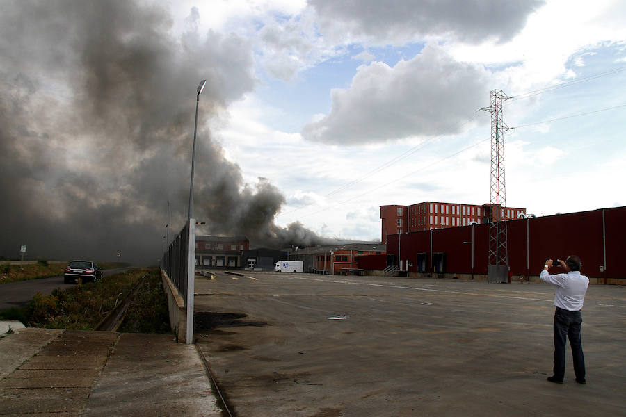 Incendio en la fábrica de Embutidos Rodríguez de La Bañeza