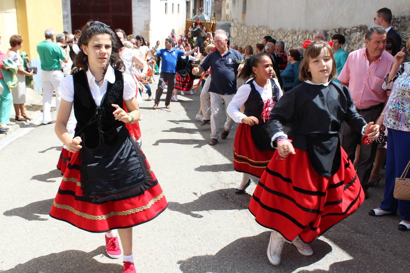 Danzas en honor a San Antonio de Padua en Castrillo de Don Juan (Palencia)