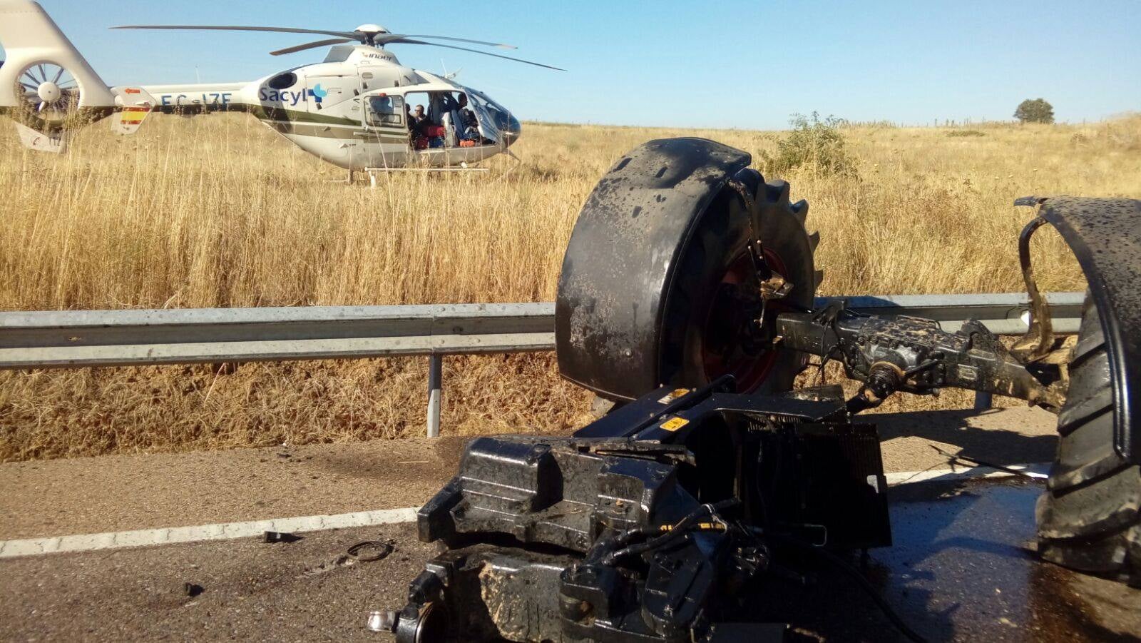 13 personas heridas en la colisión entre un autobús y un tractor en Fuentes de Ropel (Zamora)