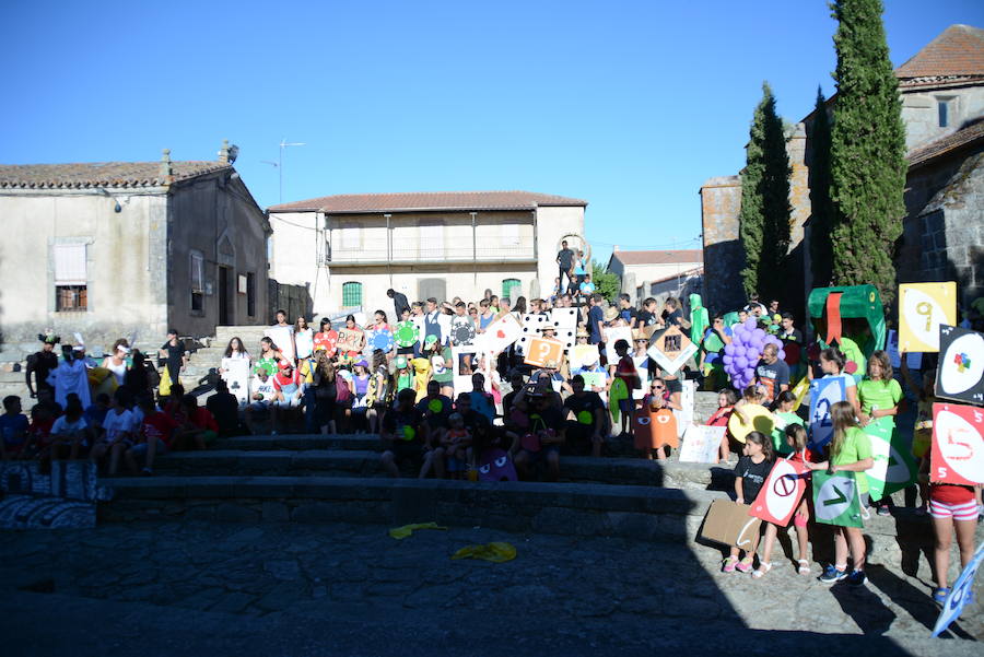 Desfile de disfraces en Monleras