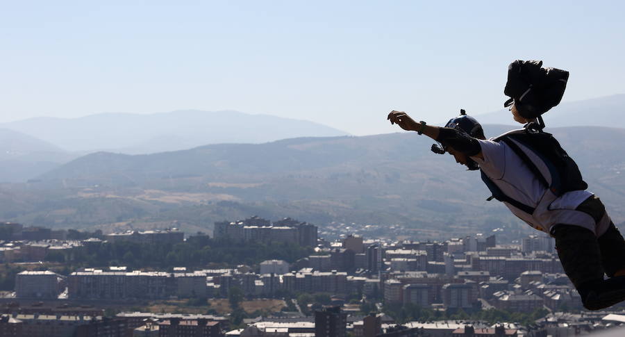 Prueba del campeonato del Mundo de salto base en Ponferrada