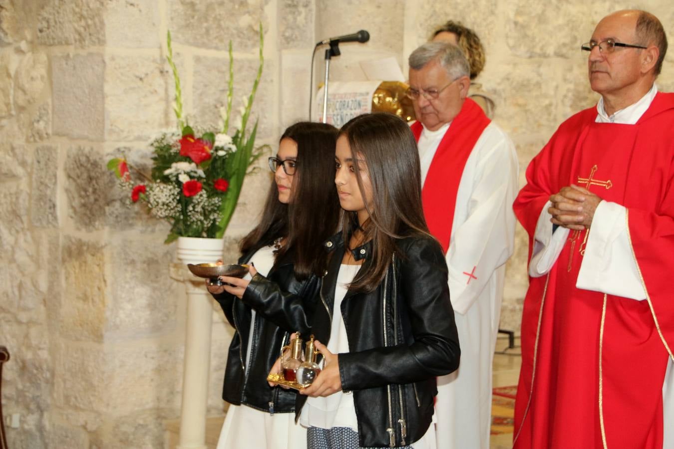 Los vecinos de Villaviudas festejan al Bendito Cristo de los Milagros