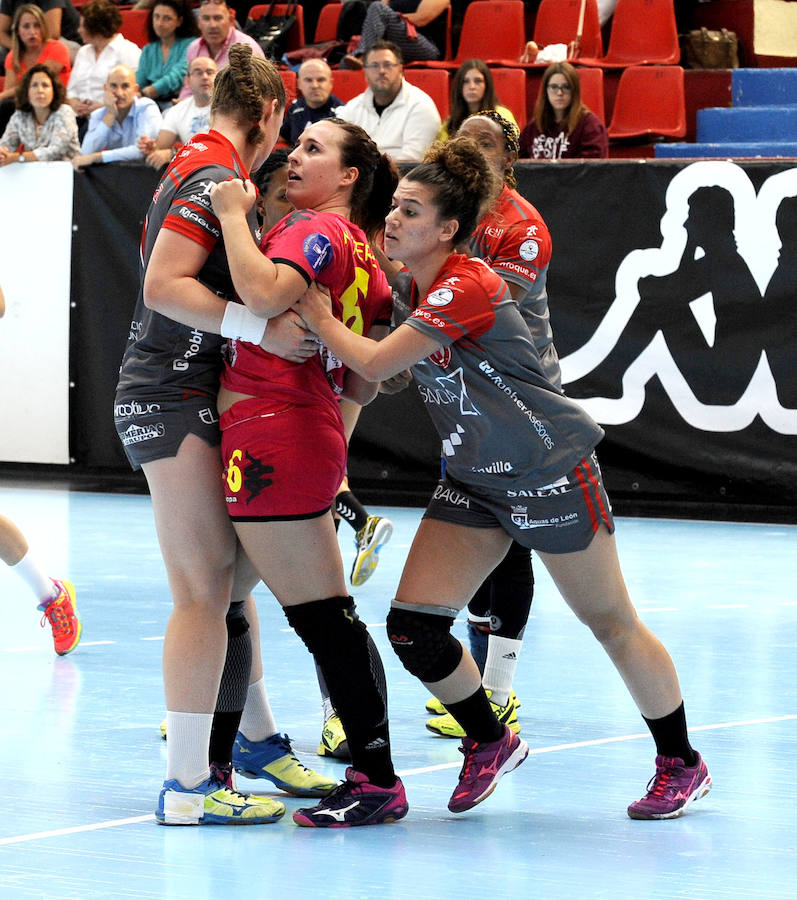Partido del Aula Cultural contra el Cleba Leon en el Polideportivo Huerta del Rey