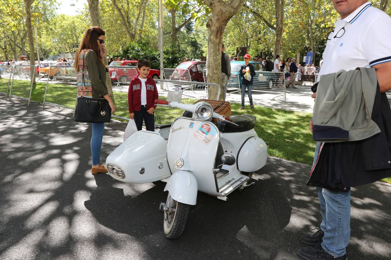Público en la cuarta edición del Valladolid Motor Vintage (1/3)