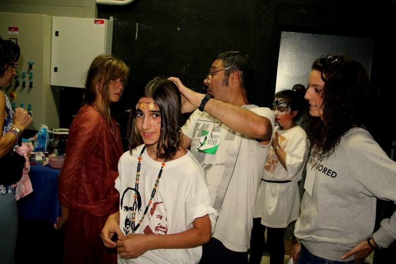 El teatro Principal se transforma en una pasarela de moda solidaria a favor del Sáhara (2/2)