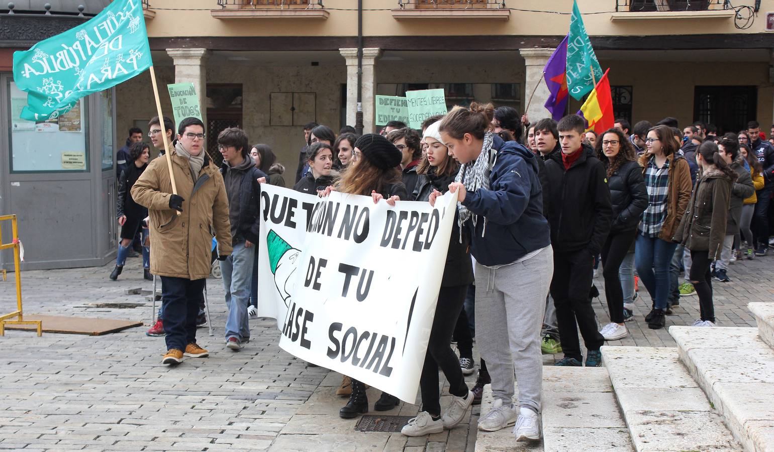 Los estudiantes palentinos se manifiestan contra la Lomce