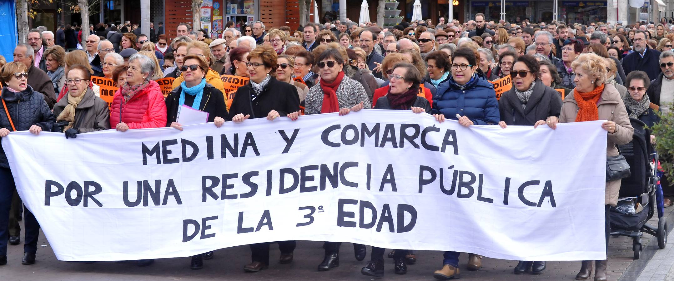 Manifestación en Medina del Campo para reivindicar una residencia de mayores pública